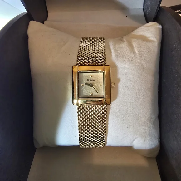 Bulova Gold Mesh Watch - Picture 1 of 8